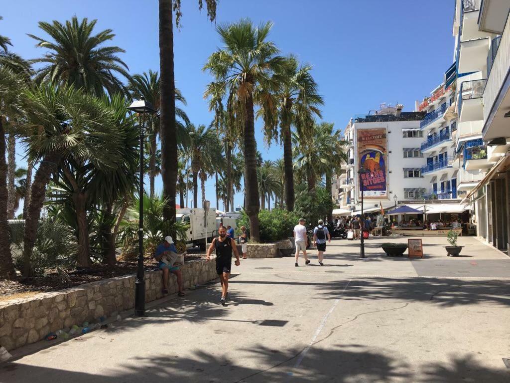 Sunny Flat In Sitges 30 Seconds To Beach, Balcony & Sea Views! Exteriör bild