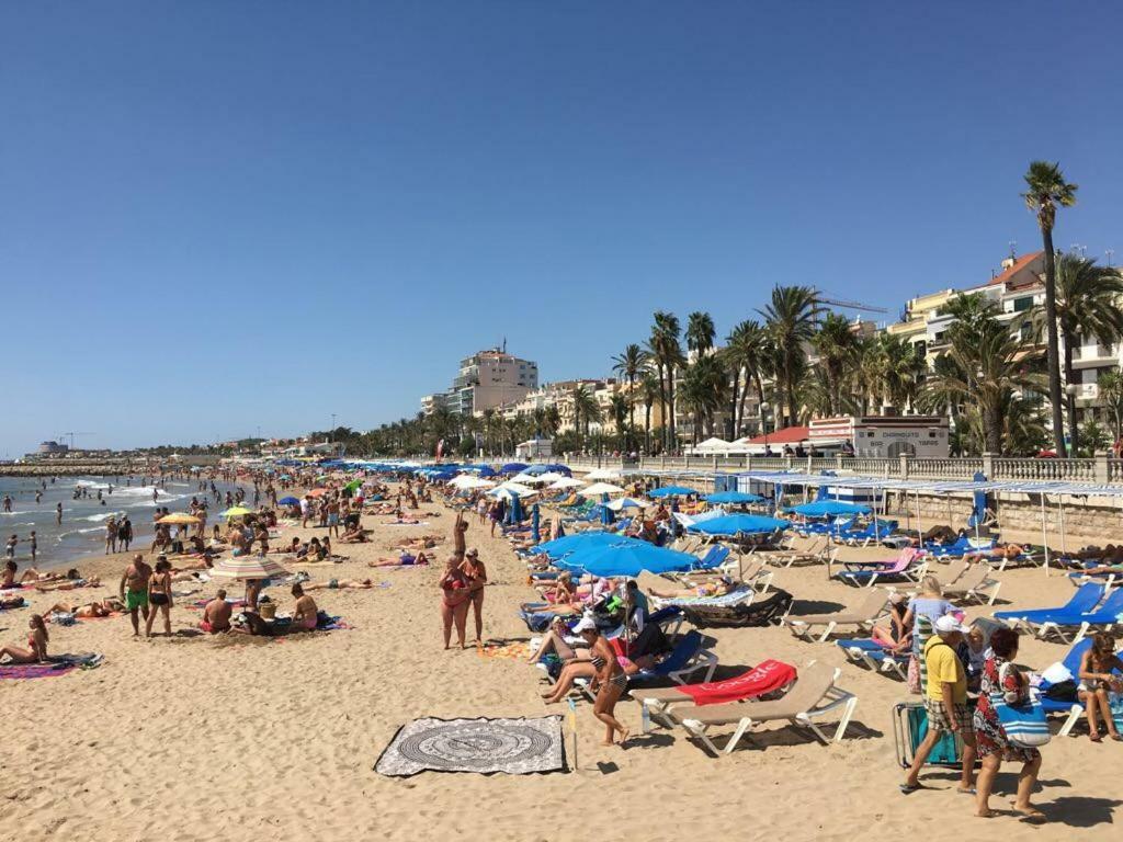 Sunny Flat In Sitges 30 Seconds To Beach, Balcony & Sea Views! Exteriör bild