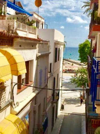 Sunny Flat In Sitges 30 Seconds To Beach, Balcony & Sea Views! Exteriör bild