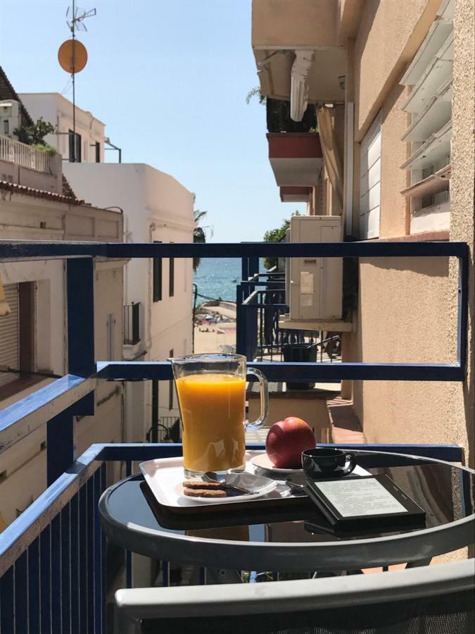Sunny Flat In Sitges 30 Seconds To Beach, Balcony & Sea Views! Exteriör bild